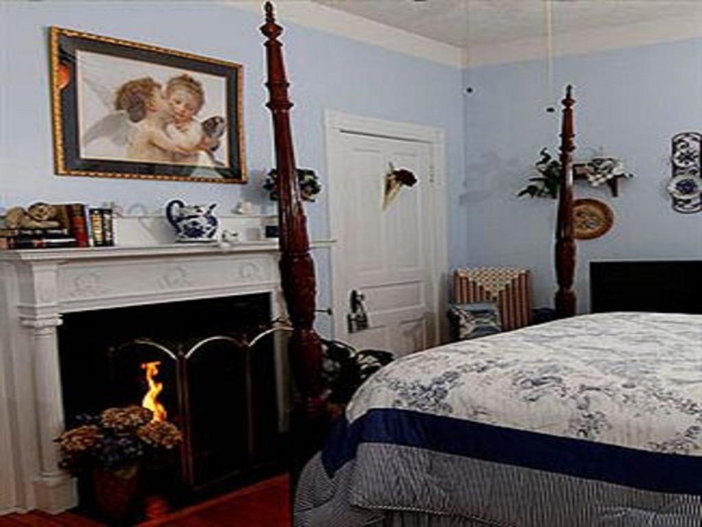 Belle Hearth Bed And Breakfast Waynesboro Room photo